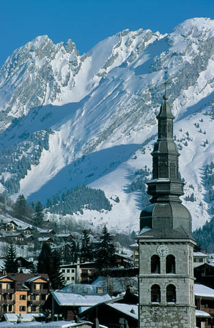 clocher_la_clusaz_hiver