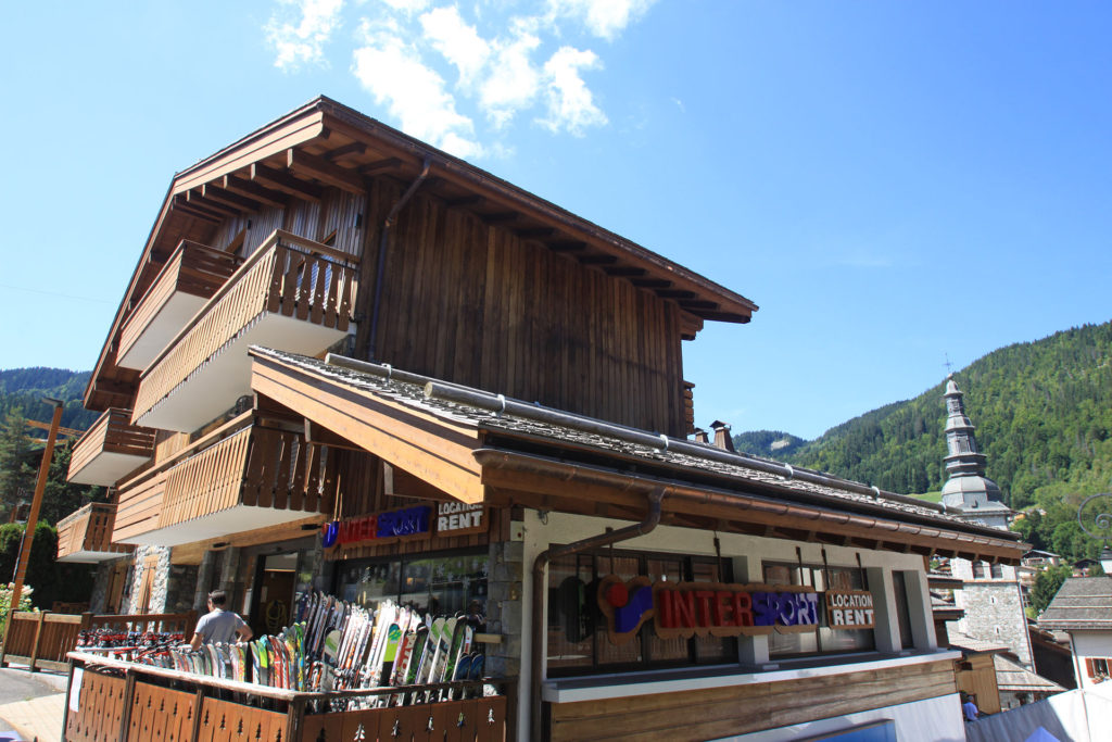 magasin_intersport_laclusaz_location_ski_ete-1024x683